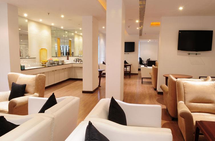 Radisson Blu Kochi Hotel Restaurant foto The lounge at the airport