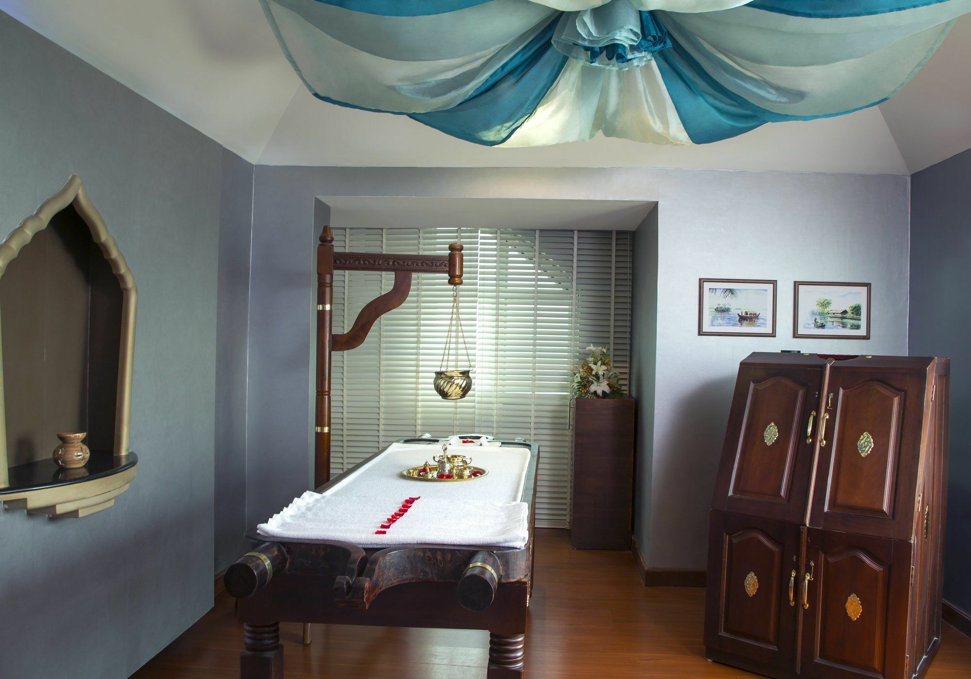 Radisson Blu Kochi Hotel Exterior foto Ayurvedic treatment room