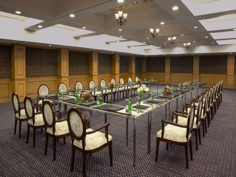 Radisson Blu Kochi Hotel Exterior foto Meeting room