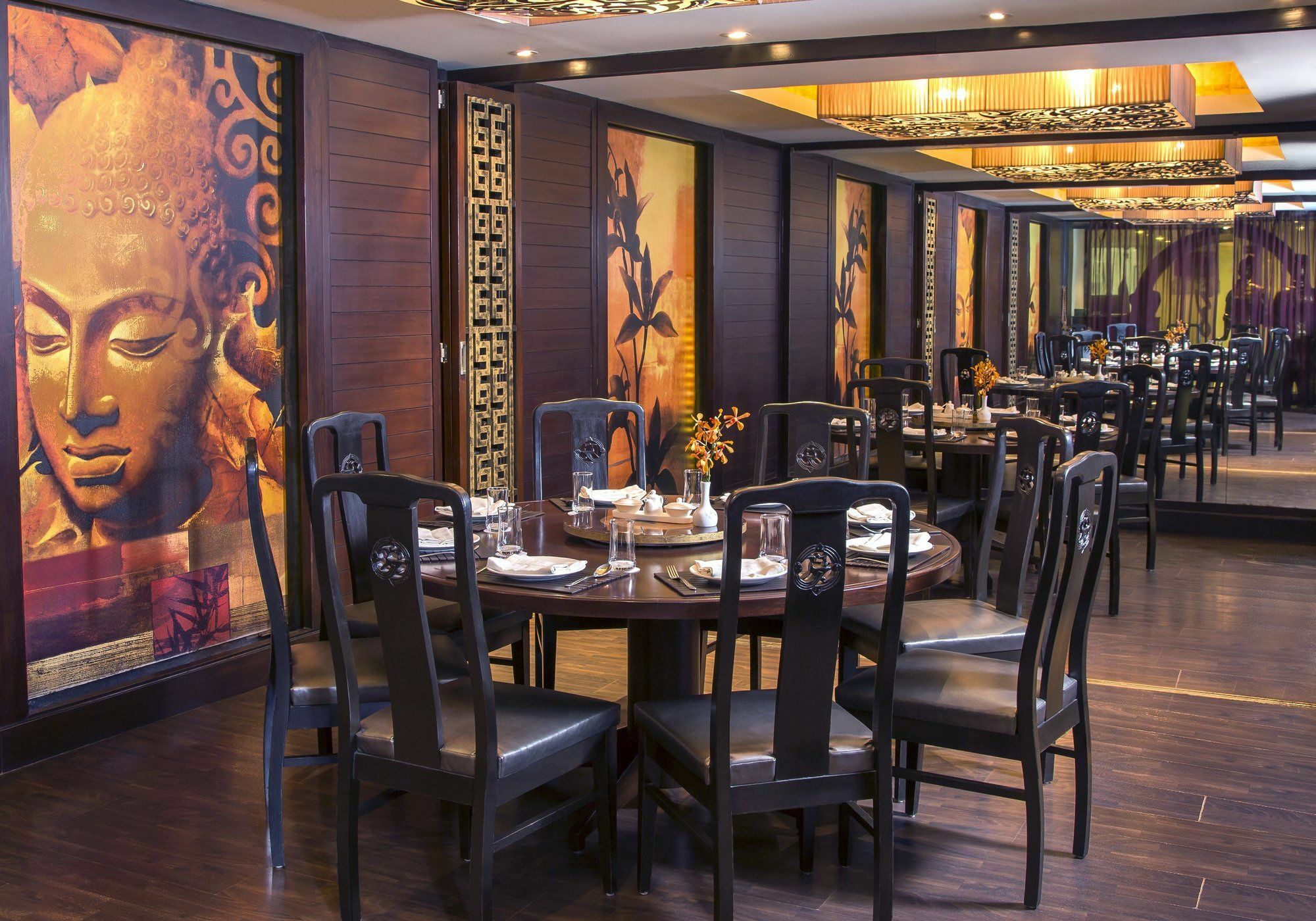 Radisson Blu Kochi Hotel Exterior foto The interior of the restaurant